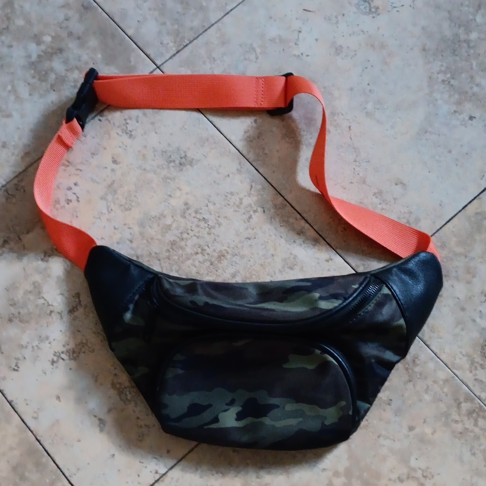 LIKE DREAMS "Enjoy The Ride" Camo Fanny Pack EUC